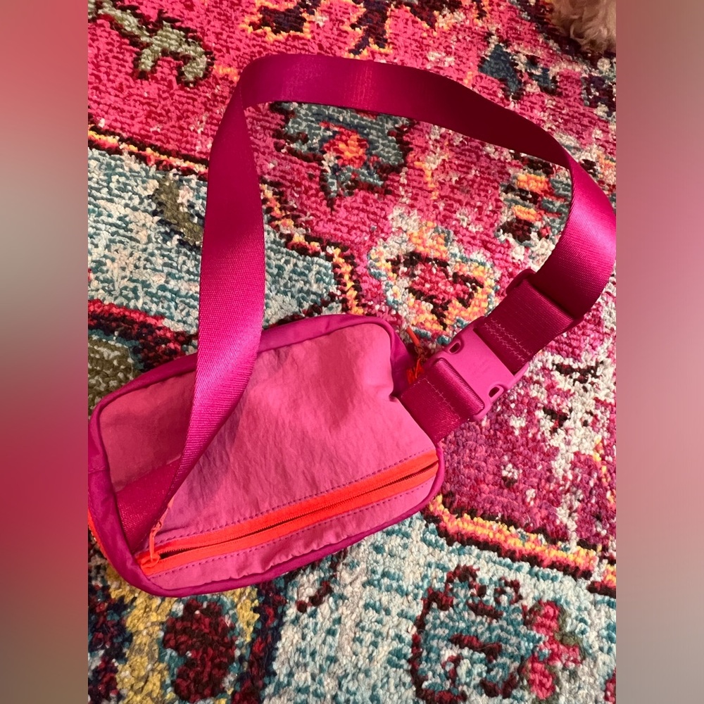 original lululemon belt bag - Picture 3 of 3